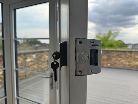Kensington Locksmith London emergency nightlatch  lock installation