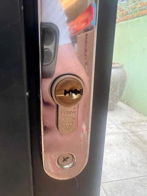 snapped cylinder lock West London